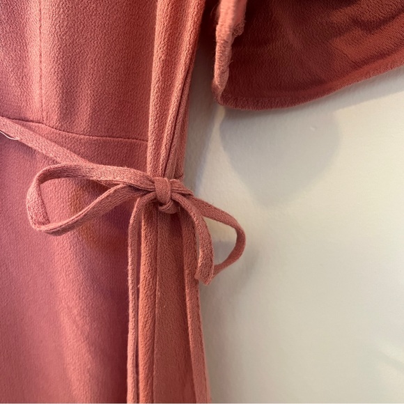💗🌺Gorgeous pinkish dress!!🎀 Small, ruffles & wrap details, from Europe! - Picture 3 of 16